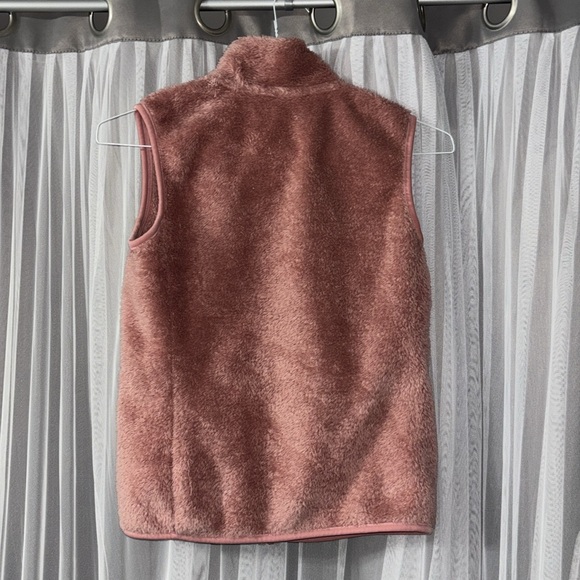Light pink zippered. Vest with pockets! - Picture 4 of 5